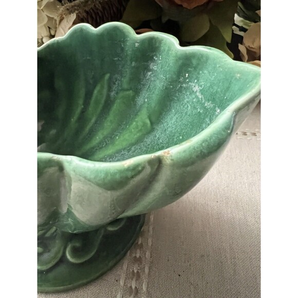 Vintage Haeger Green Ceramic Planter – 7" Wide – Classic Mid-Century Design - Picture 7 of 9